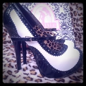 Bordello black & white mary jane pinup heels